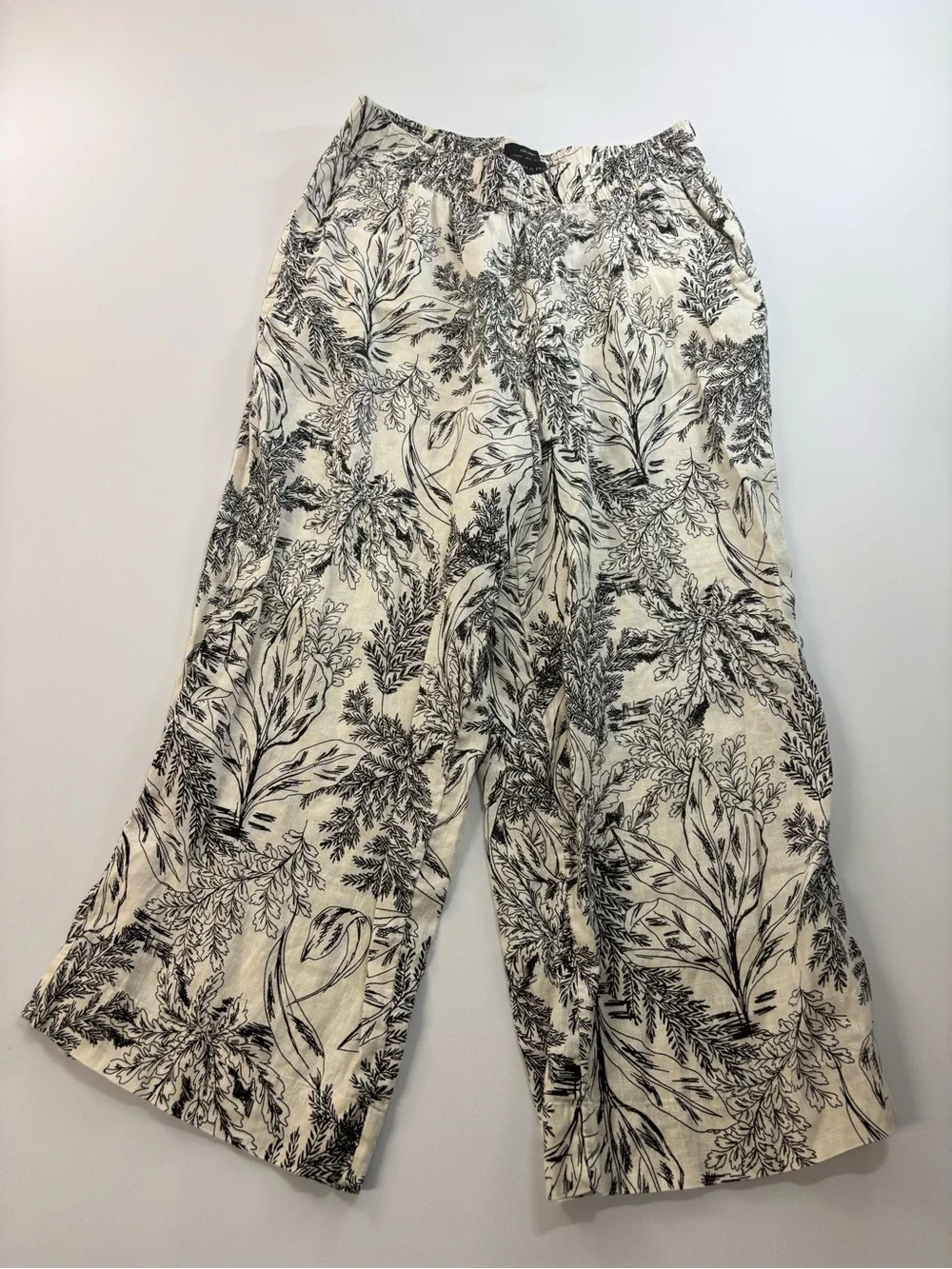 Tahari Linen Crop Pants Size Large Black/Cream Wide Leg Pants Botanical Print